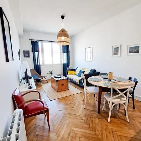 Le Charme - Centre Ville, Proche De La Et Du Marche Apartment *