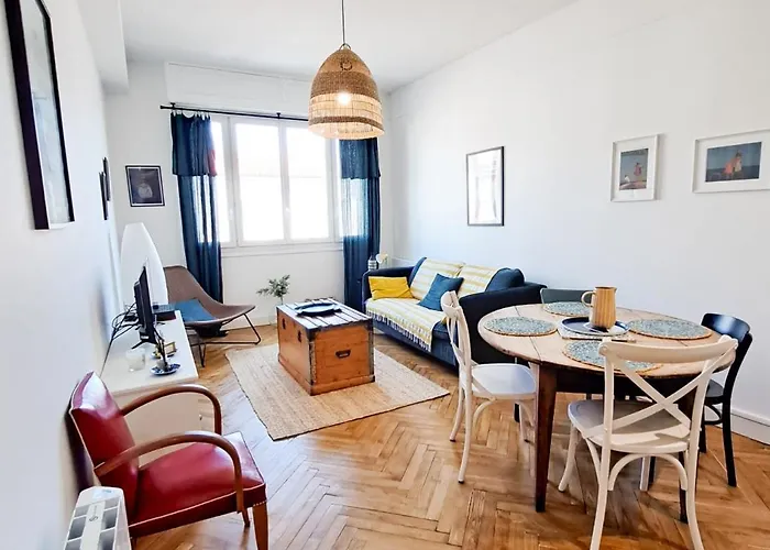 Le Charme - Centre Ville, Proche De La Et Du Marche Apartment *